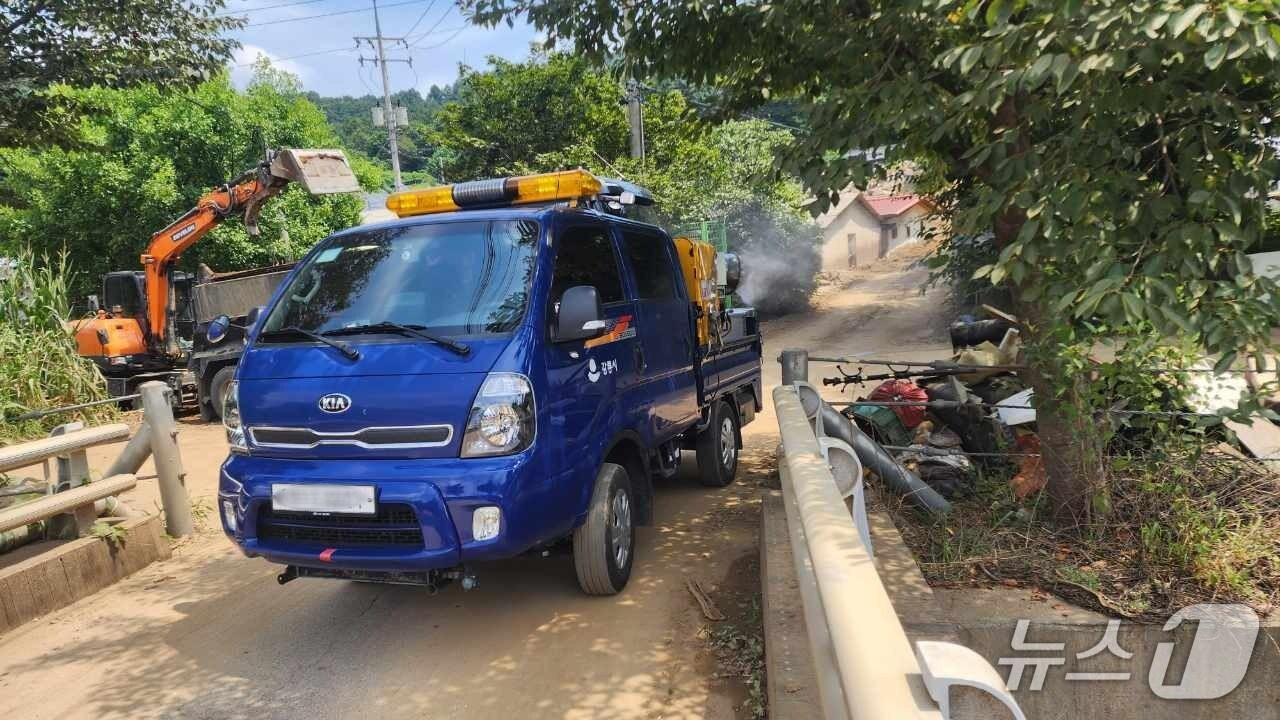 본문 이미지 - 강릉시, 가평군에 긴급 방역 인력‧장비 지원.(강릉시 제공, 재판매 및 DB 금지) 2025.7.31/뉴스1