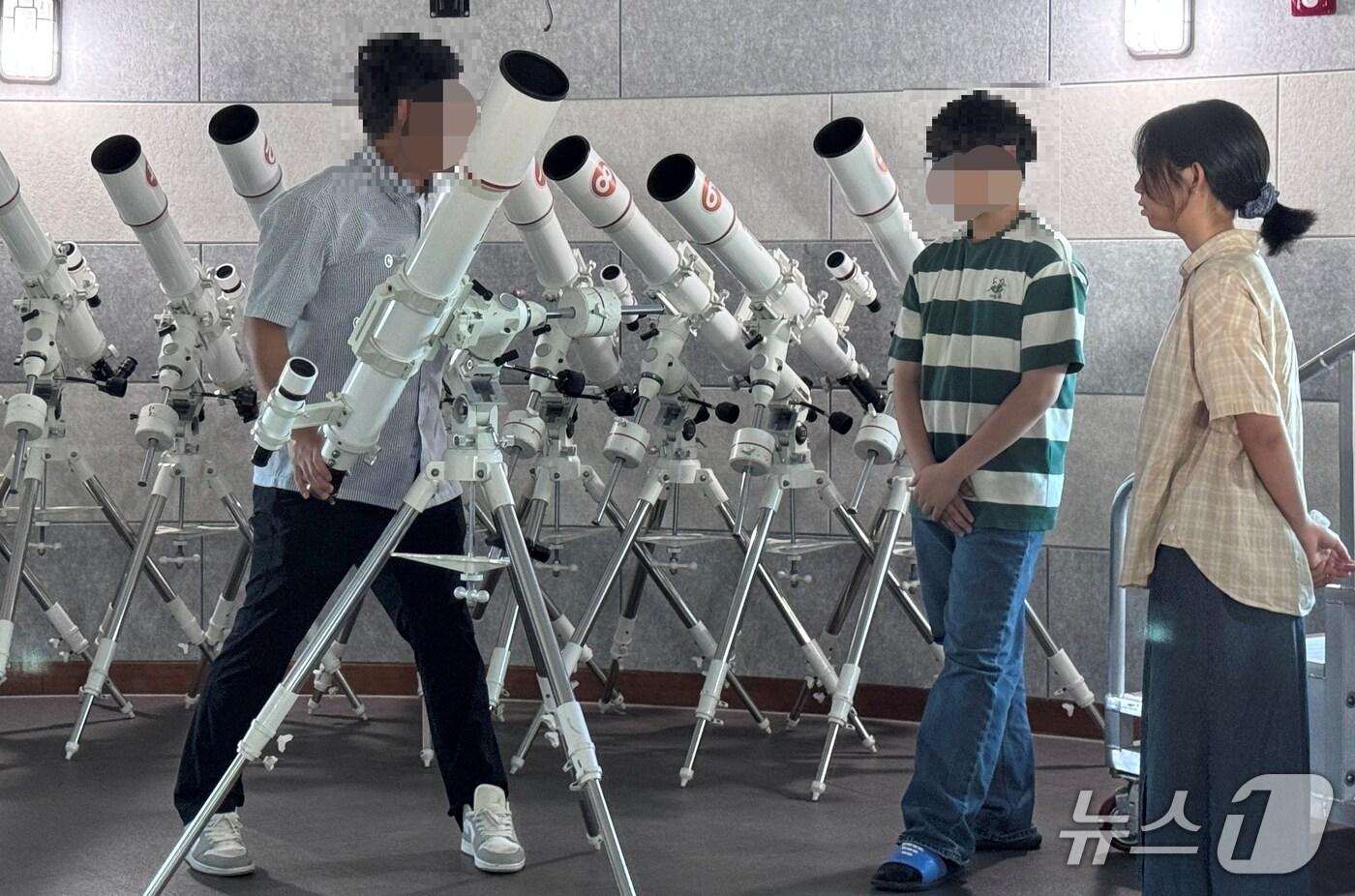 충북 증평군 좌구산천문대는 도내 중·고등학생을 대상으로 지난 29일부터 31일까지 '2025 지역맞춤, 마을연계 진로체험' 프로그램을 운영했다.(증평군 제공, 재판매 및 DB금지)/뉴스1