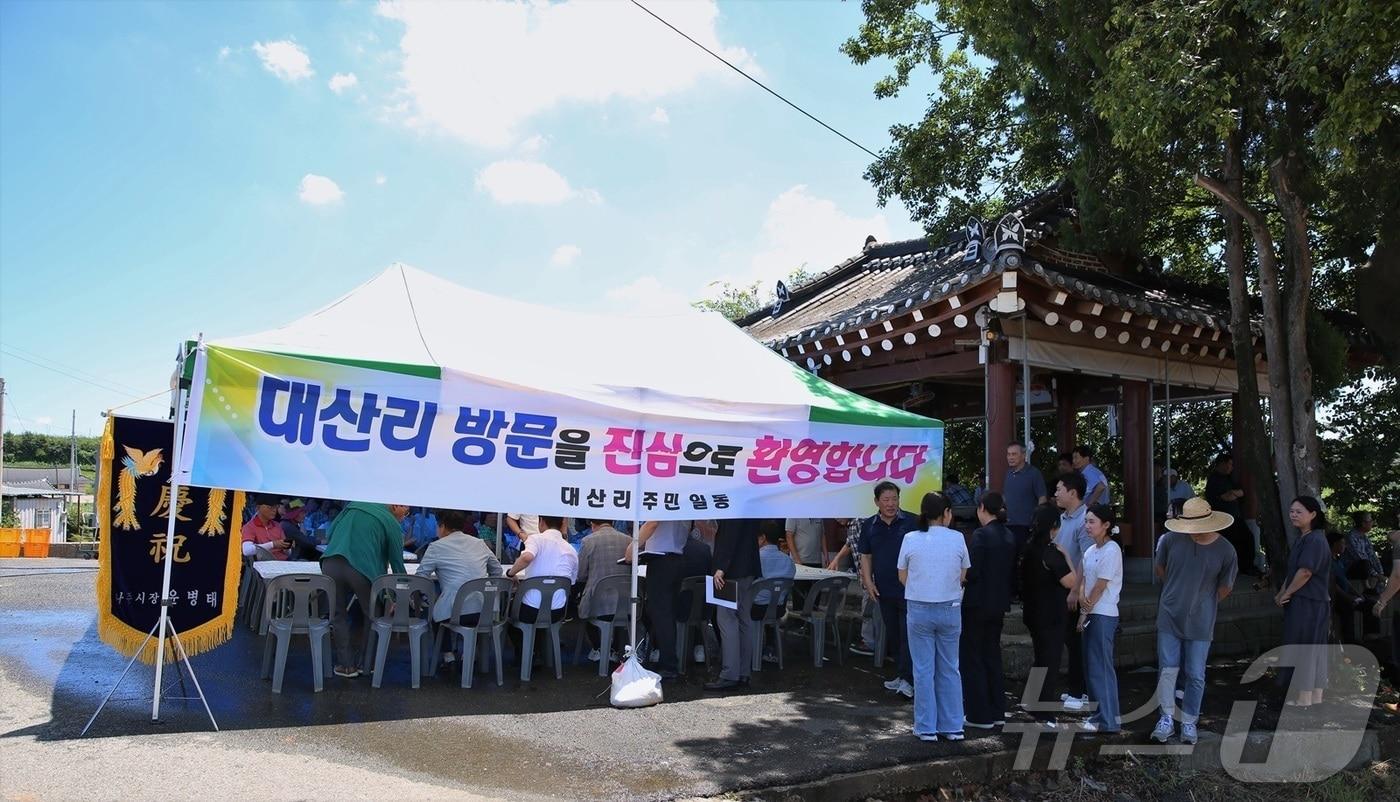전남 나주시 세지면 대산리 주민들이 최근 '2025년 농촌공간정비사업' 공모 선정의 기쁨을 나누는 마을잔치를 열었다.(나주시 제공, 재배포 및 DB 금지) /뉴스1
