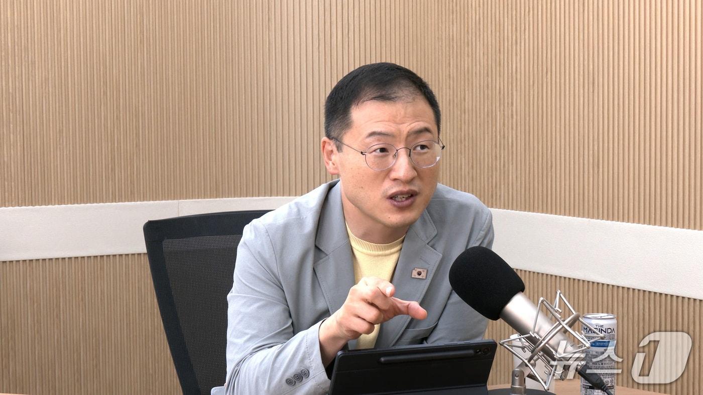 김상욱 더불어민주당 의원이 31일 뉴스1TV '팩트앤뷰'에 출연해 질문에 답하고 있다.