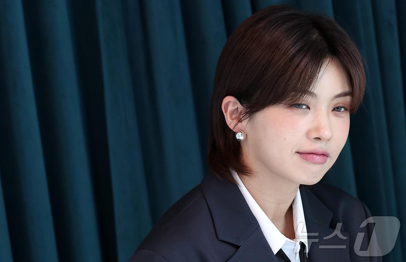 뮤지컬 '프리다'에서 레플레하 역을 맡은 안무가 아이키가 31일 서울 강남구의 한 빌딩에서 뉴스1과 인터뷰를 하기에 앞서 포즈를 취하고 있다. 2025.7.31/뉴스1 ⓒ News1 김성진 기자