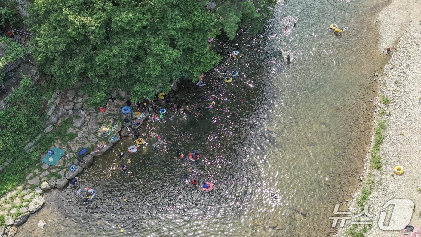 전북 진안군의 대표 여름 피서지인 운일암반일암에 피서객들의 발길이 이어지고 있다.&#40;진안군제공. 재판매 및 DB금지&#41;2025.7.31/뉴스1