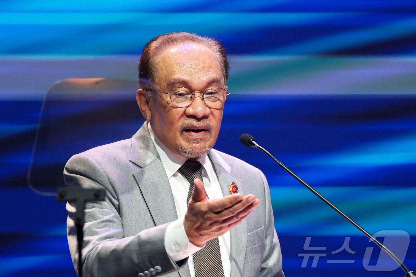 지난 9일 안와르 이브라힘 말레이시아 총리가 쿠알라룸푸르에서 열린 58차 아세안(동남아시아 국가연합) 외교장관 회의에서 연설하고 있다. 2025.07.09 ⓒ 로이터=뉴스1 ⓒ News1 김지완 기자