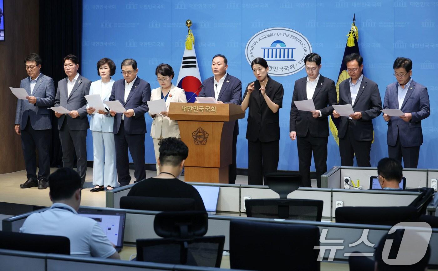 국회 산업통상자원중소벤처기업위원회 소속 더불어민주당 의원들. 2025.7.31/뉴스1 ⓒ News1 이광호 기자