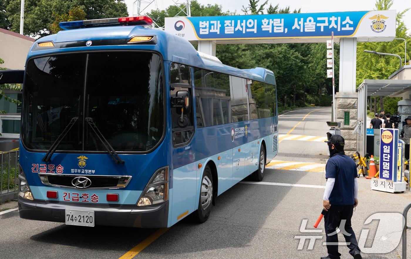 지난달 31일 오후 경기 의왕시 서울구치소에서 호송차량이 나오고 있다. &#40;사진은 기사 내용과 무관함&#41; 2025.7.31/뉴스1 ⓒ News1 이승배 기자
