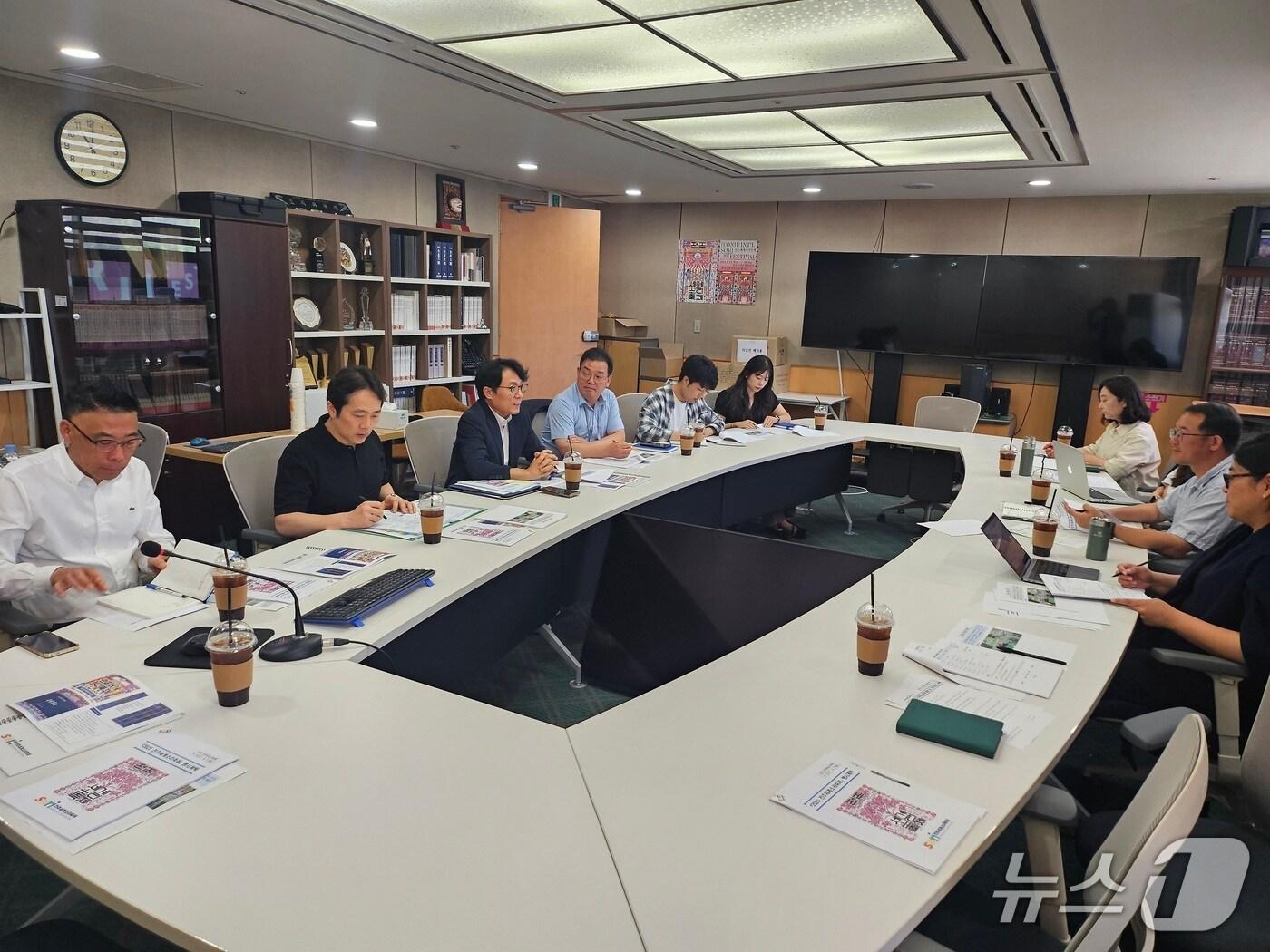 본문 이미지 - 31일 전주세계소리축제 조직위원회에서 행사 준비 상황 및 안전 대책 집중 점검 회의가 진행되고 있다.&#40;전북도 제공. 재판매 및 DB금지&#41;/뉴스1 