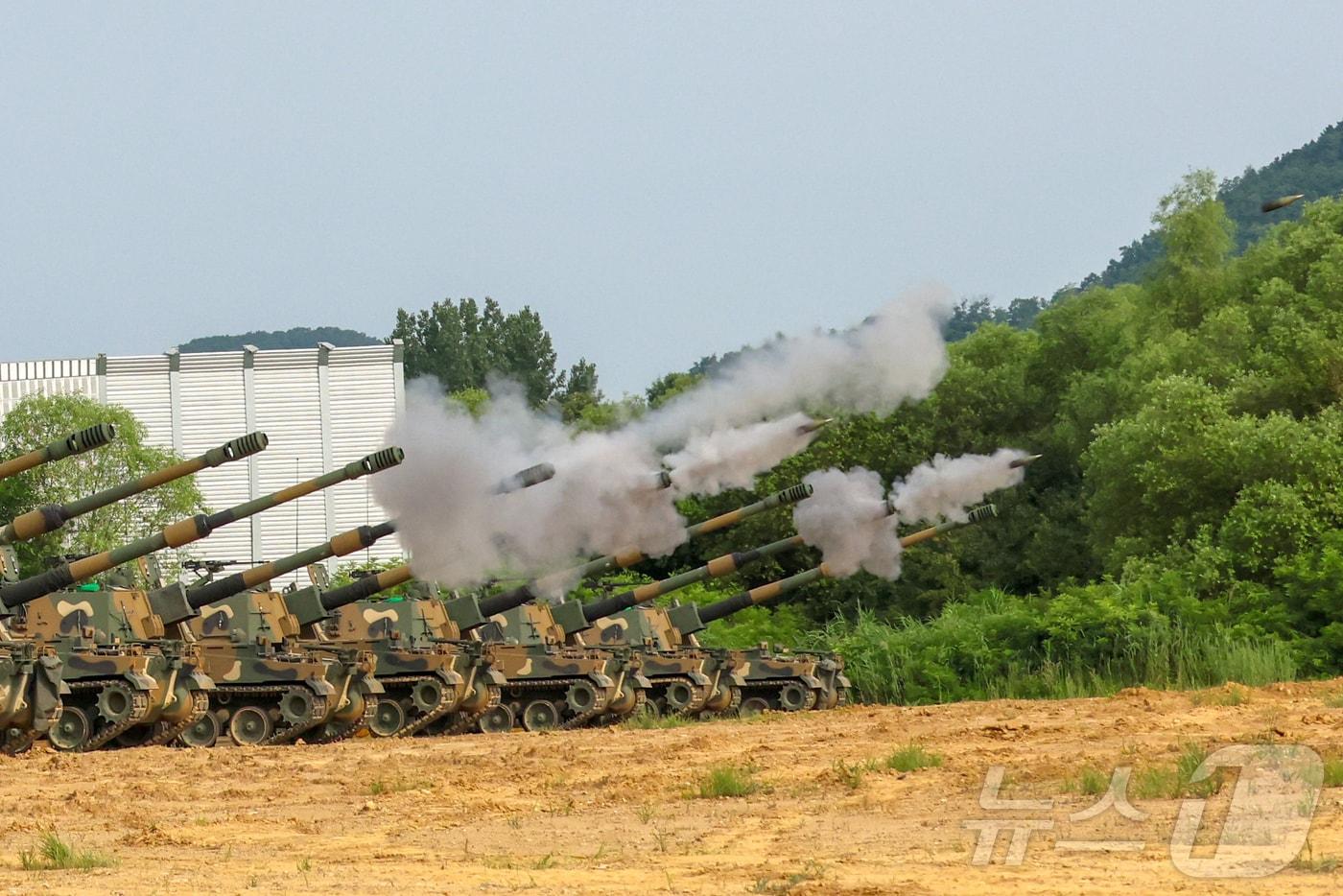 육군 제11기동사단 용포여단이 31일 경기 포천시 다락대훈련장에서 포탄 사격 훈련을 실시한 가운데 K9A1 자주포가 목표 지점을 향해 사격하고 있다.(11사단 제공, 재판매 및 DB 금지) 2025.7.31/뉴스1 ⓒ News1 양희문 기자