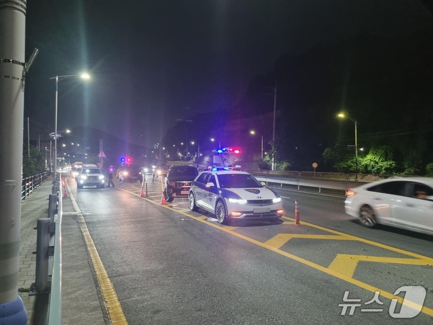 본문 이미지 - 부산 기장경찰서에서 임랑, 일광해수욕장 인근 도로에서 특별단속을 실시하고 있다.&#40;기장경찰서 제공. 재판매 및 DB 금지&#41;