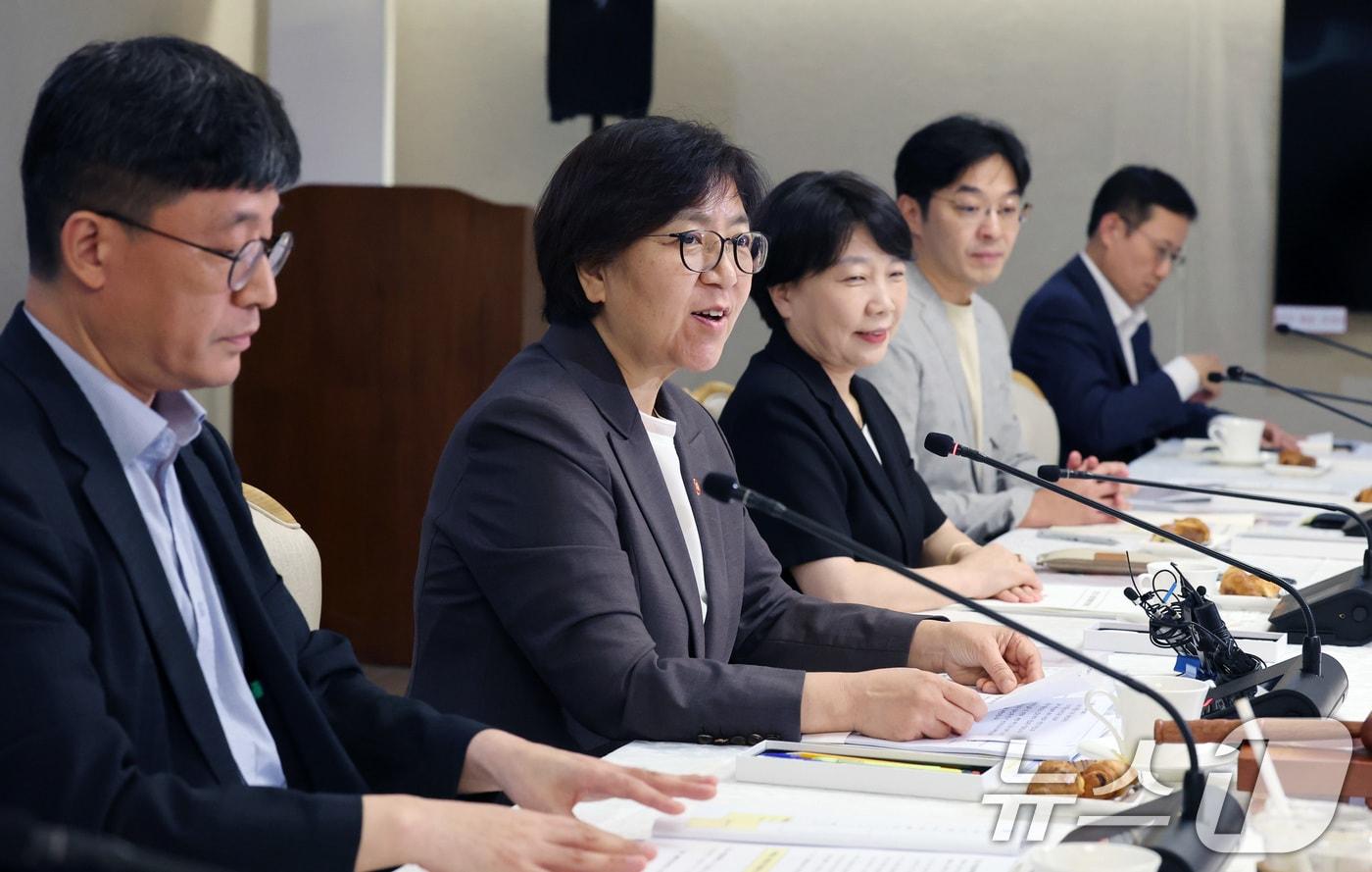 정은경 보건복지부 장관이 31일 서울 종로구 정부서울청사에서 열린 제77차 중앙생활보장위원회 회의에서 발언을 하고 있다. 2025.7.31/뉴스1 ⓒ News1 임세영 기자