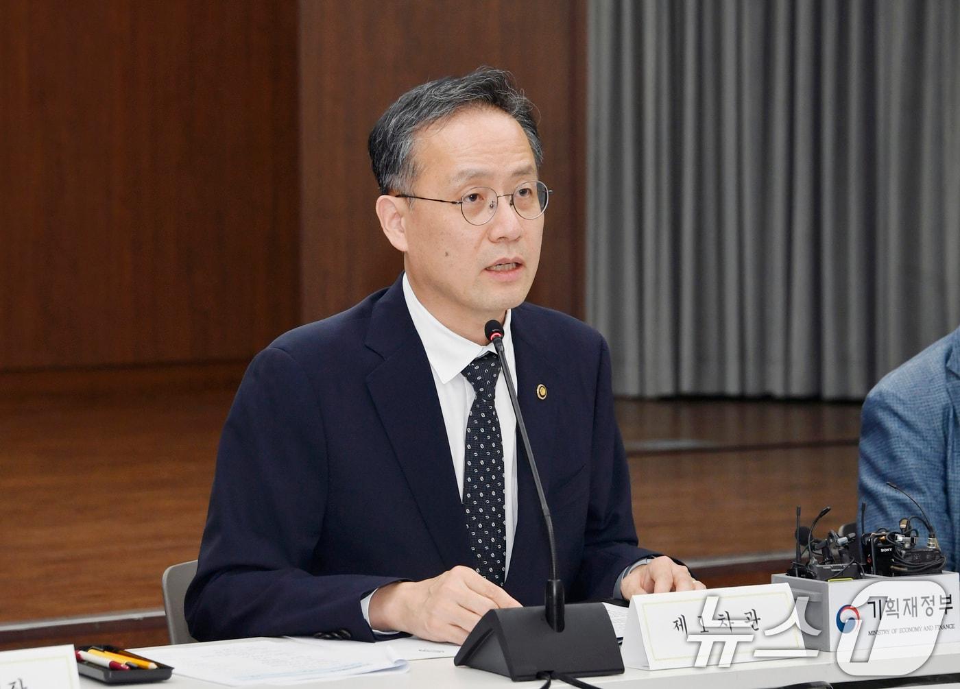 본문 이미지 - 이형일 기획재정부 차관이 31일 서울 중구 은행회관에서 열린 &#39;제58차 세제발전심의위원회&#39;에 참석해 모두발언을 하고 있다. &#40;기획재정부 제공. 재판매 및 DB 금지&#41; 2025.7.31/뉴스1