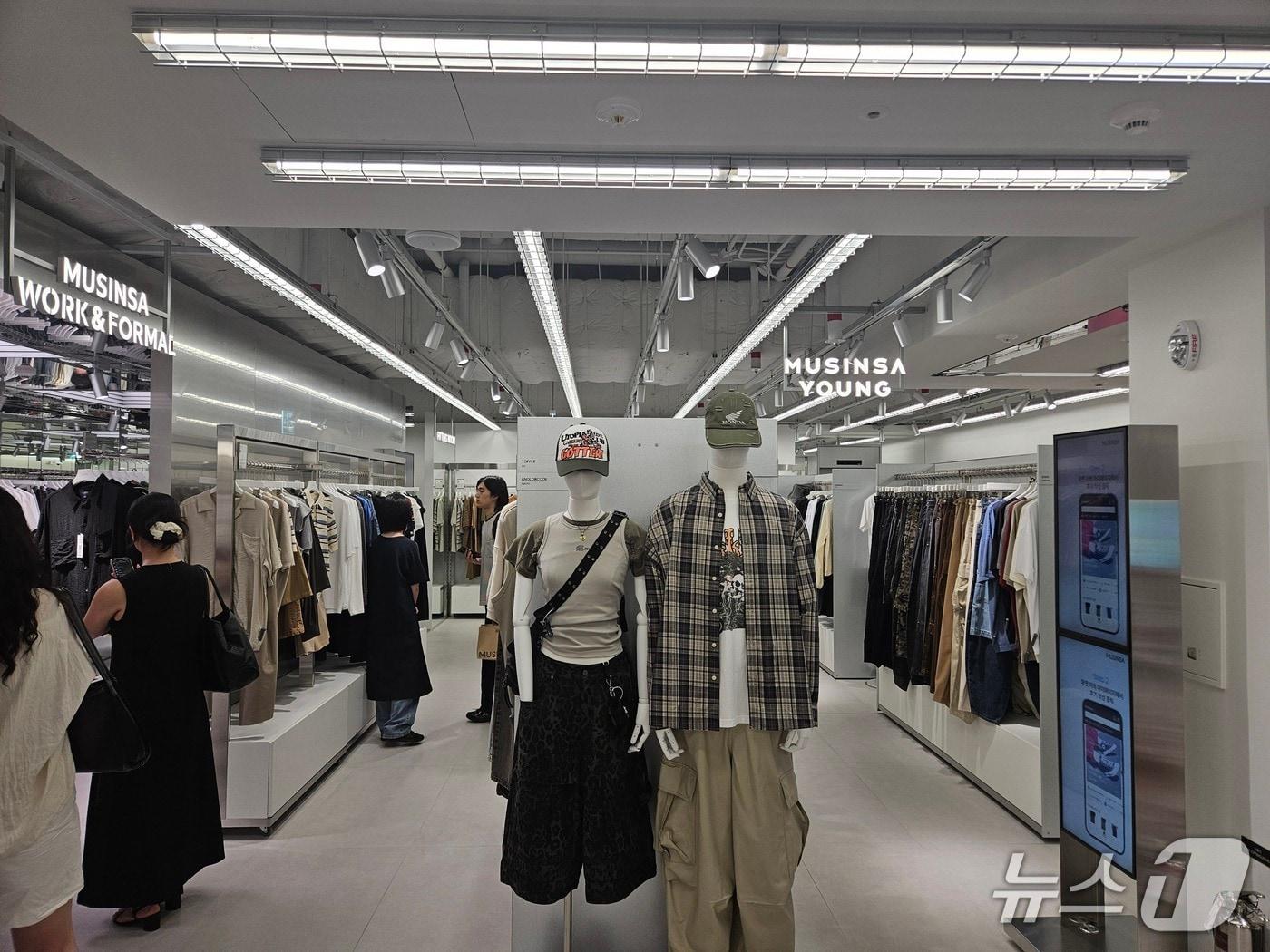 본문 이미지 - 무신사 스토어 강남 내부 모습.ⓒ 뉴스1/김진희 기자.