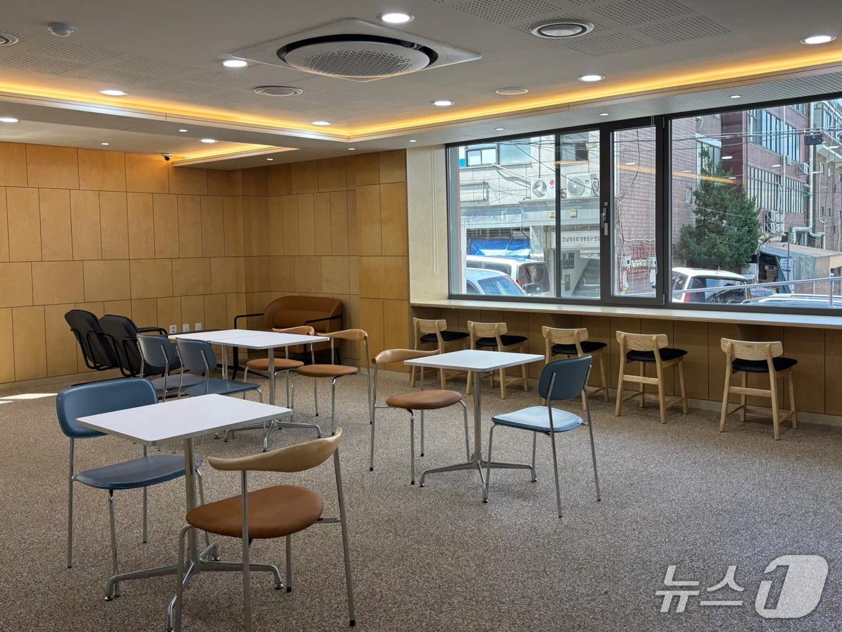 본문 이미지 - '도림 생활문화센터' 지상 1층 햇살라운지.(영등포구 제공)