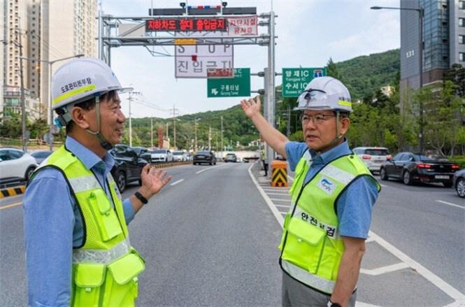 본문 이미지 - 한국영 이사장 점검 사진(서울시 제공)