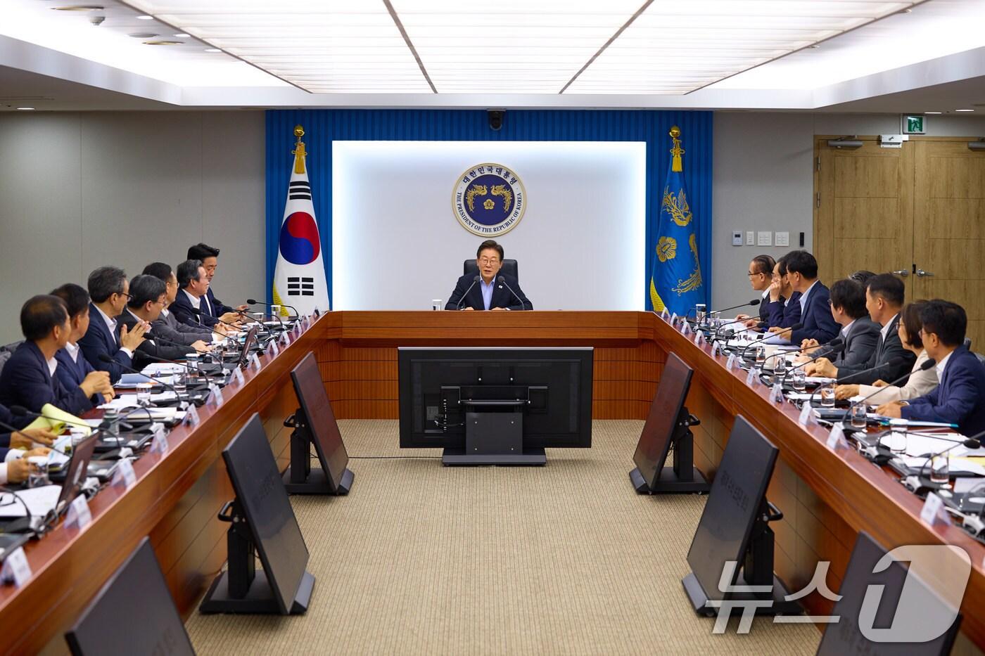 이재명 대통령이 31일 서울 용산 대통령실 청사에서 열린 제6차 수석·보좌관 회의에서 발언을 하고 있다. (대통령실 제공. 재판매 및 DB금지) 2025.7.31/뉴스1 ⓒ News1 이재명 기자