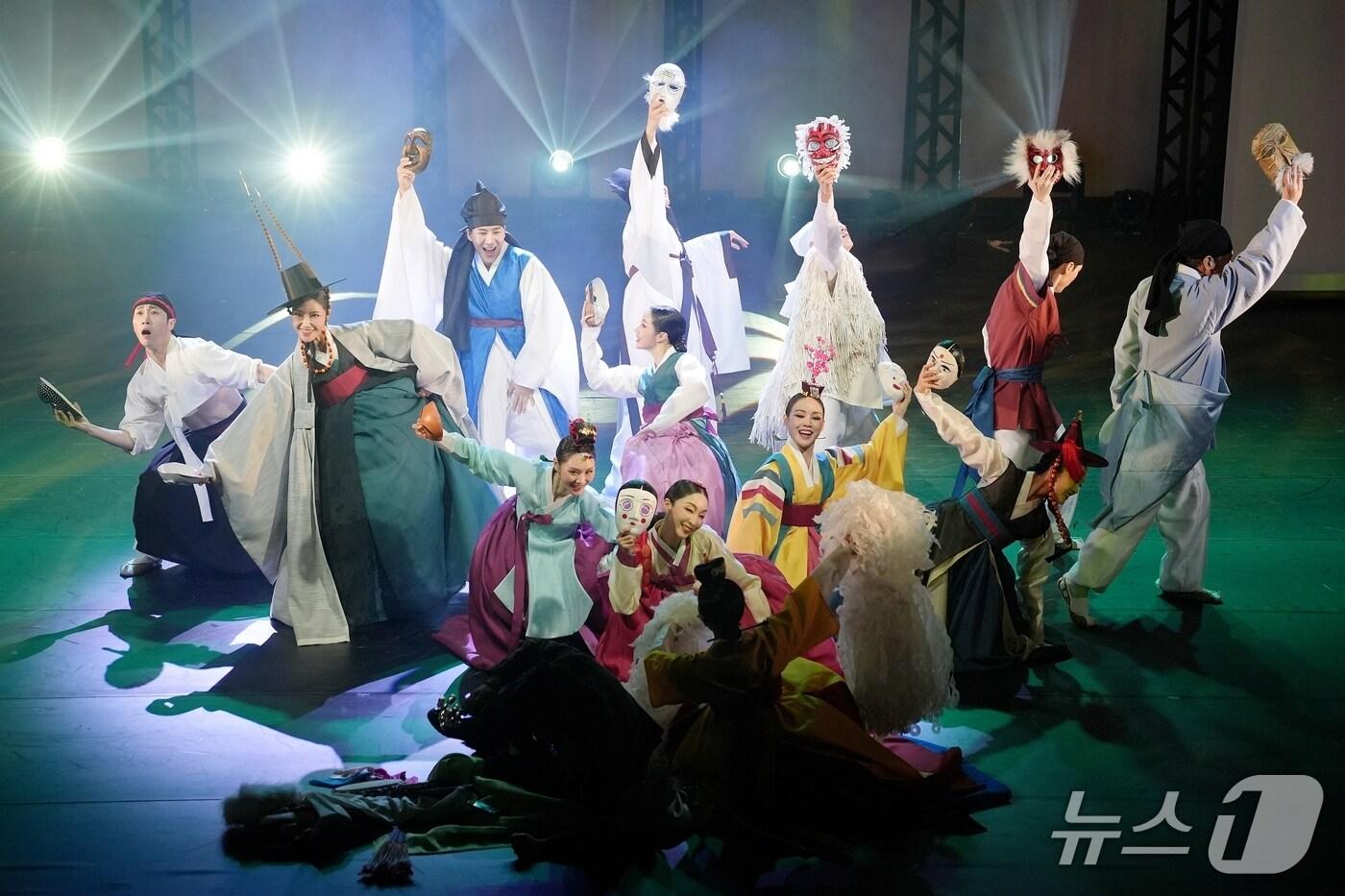 대구문화예술회관은 오는 15일과 16일 대구문화예술회관 팔공홀에서 선보인다고 국립정동극장 전통연희극 광대를 선보인다고 1일 밝혔다. (대구문화예술회관 제공. 재판매 및 DB 금지)/뉴스1