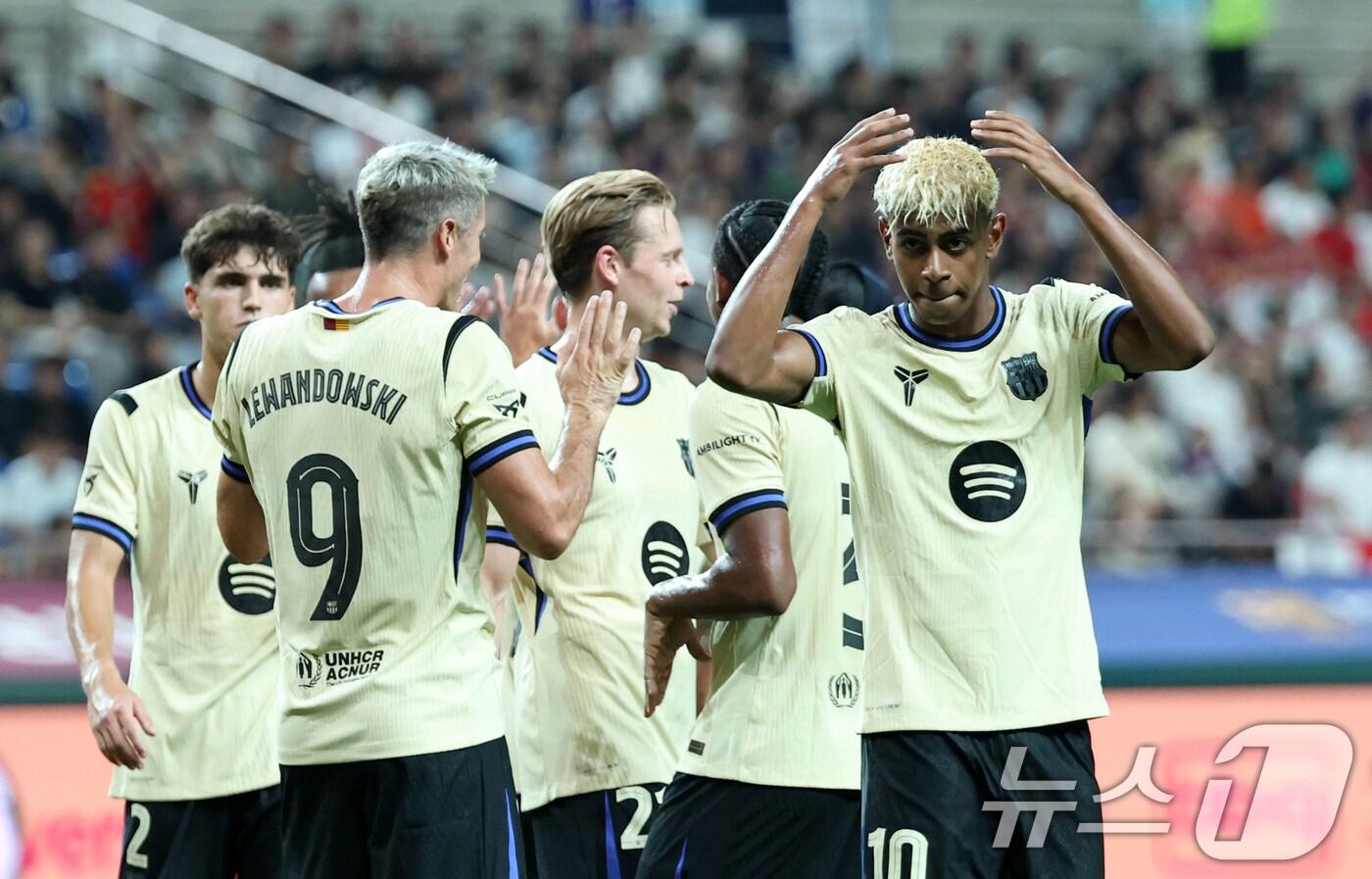 31일 서울 마포구 상암동 서울월드컵경기장에서 열린 ‘2025 FC바르셀로나 아시아투어’ FC서울과 FC바르셀로나의 경기에서 FC바르셀로나 라민 야말이 득점한 뒤 기뻐하고 있다. 2025.7.31/뉴스1 ⓒ News1 이승배 기자