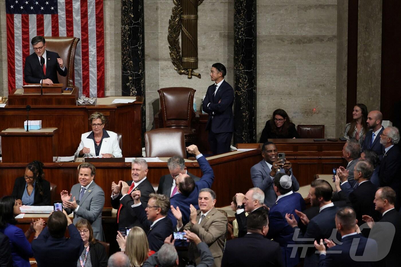 미국 연방 하원이 3일(현지시간) 도널드 트럼프 미국 대통령의 감세 법안을 찬성 218표 대 반대 214표로 통과시켰다. 2025.7.3 ⓒ 로이터=뉴스1 ⓒ News1 강민경 기자