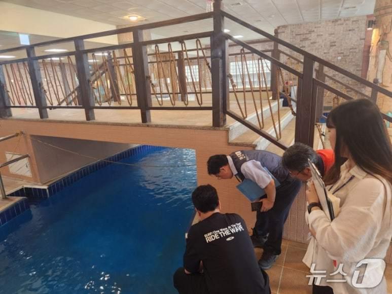 본문 이미지 - 경기도가 여름철 물놀이시설 안전사고 예방을 위해 오는 25일까지 도, 시·군, 민간 전문가 등과 합동점검을 실시한다.(경기도 제공. 재판매 및 DB금지)/뉴스1