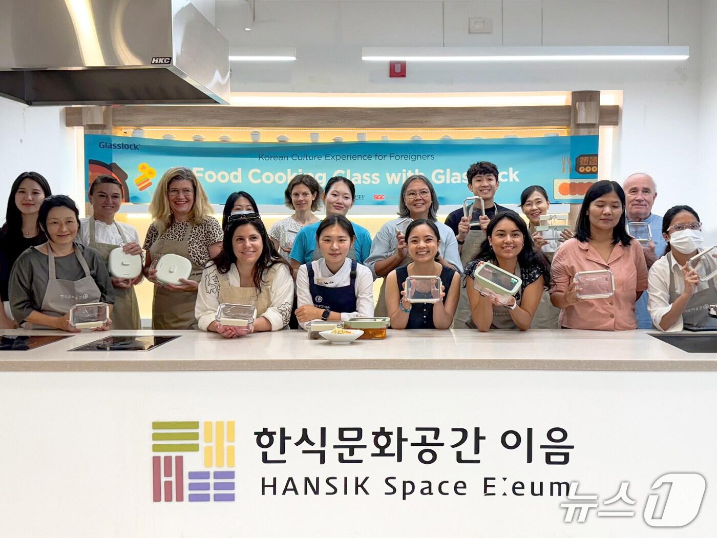 본문 이미지 - 쿠킹클래스 기념사진 (SGC솔루션 제공)