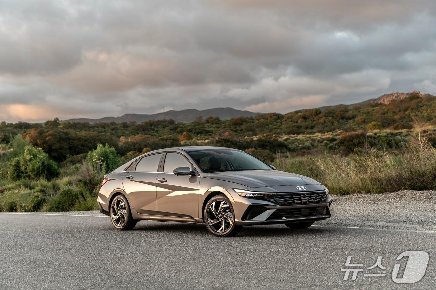 미국에서 엘란트라로 판매되고 있는 현대차 아반떼.&#40;현대차그룹 제공&#41; 