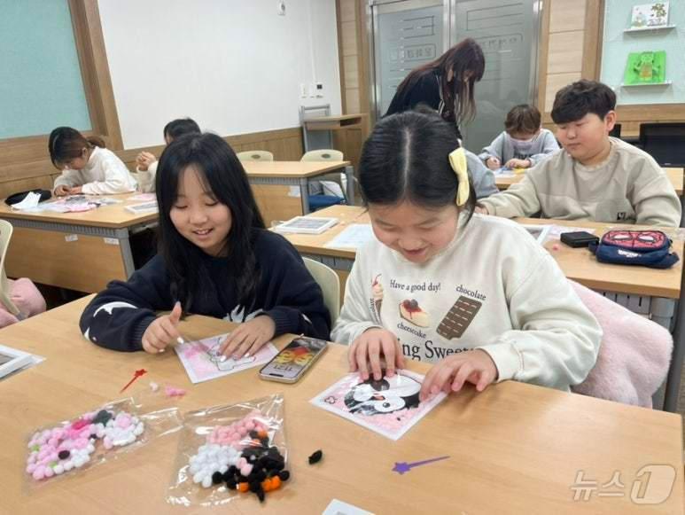 본문 이미지 - 경북교육청 안동도서관 풍산분관은 4일 여름방학을 맞아 초등학생을 위한 '여름방학 늘봄도서관' 프로그램을 오는 26일부터 8월16일까지 운영한다.(경북교육청 제공, 재판매 및 DB 금지)ⓒ News1 김대벽기자