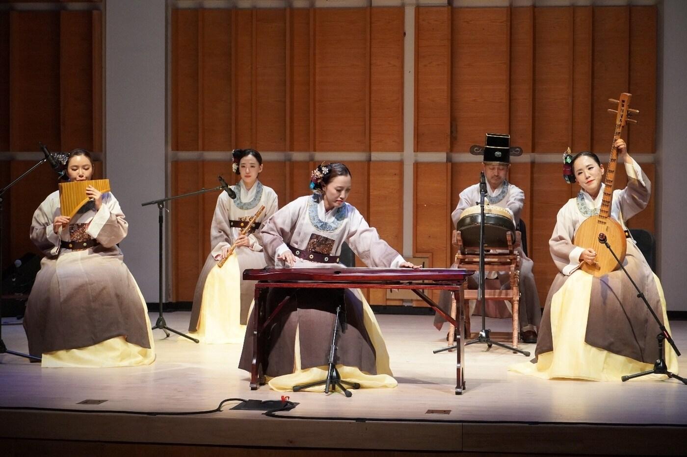  부여군충남국악단이 ‘23회 세계한국국악경연대회’에서 공연하는 모습.(부여군 제공. 재판매 및 DB금지)2025.7.4/뉴스1