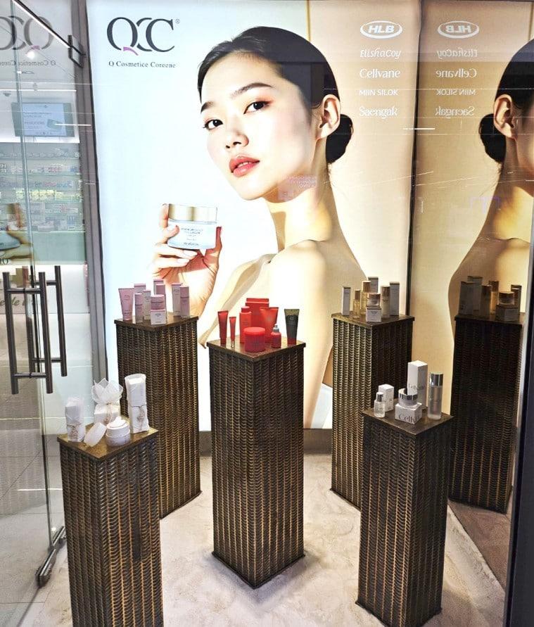 본문 이미지 - 루마니아 대표 약국 체인인 ‘알마 파머시’ 매장에 엘리샤코이 제품들이 디스플레이 돼 있다.. (HLB그룹 제공)