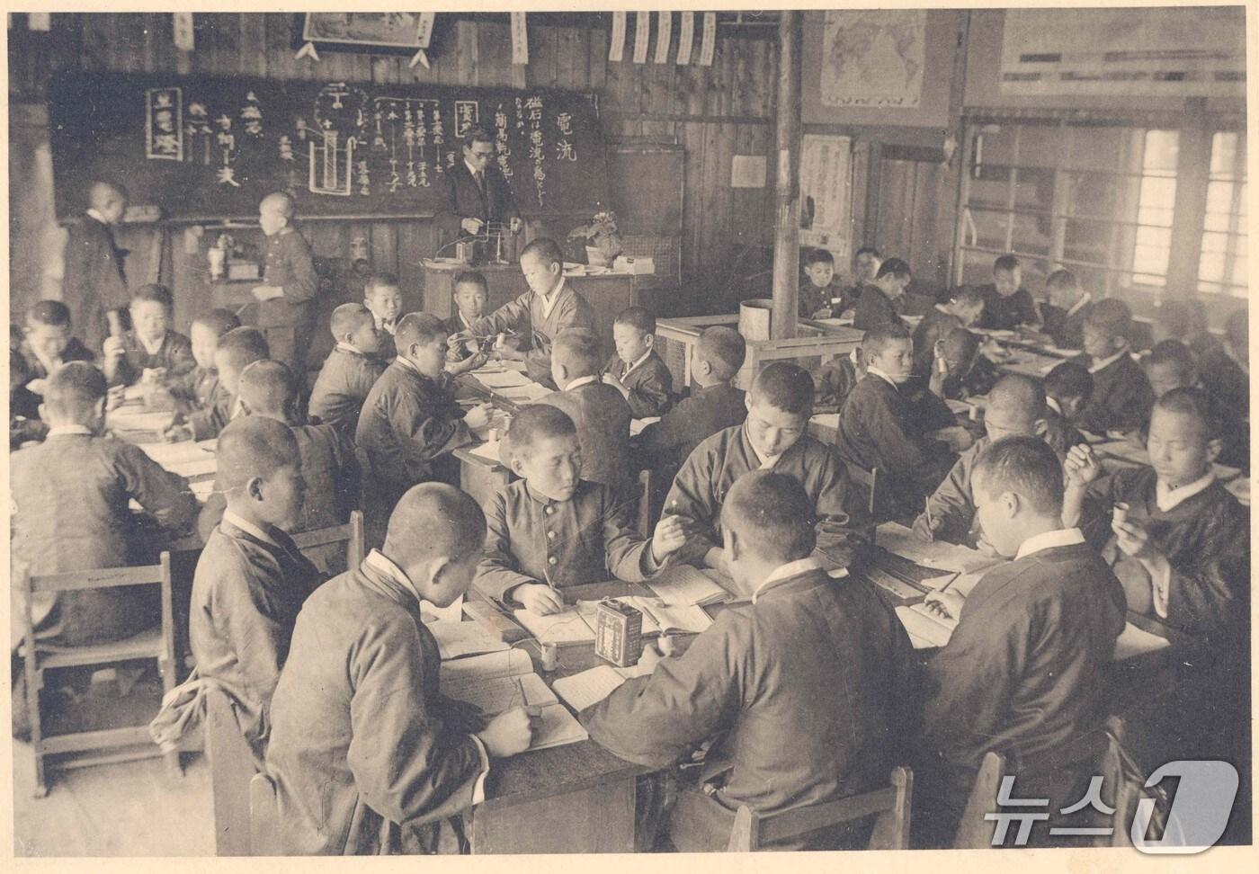 1934년 대전제1공립보통학교(현 대전삼성초) 과학수업 모습 (대전시교육청 제공. 재판매 및 DB금지)2025.7.4/뉴스1