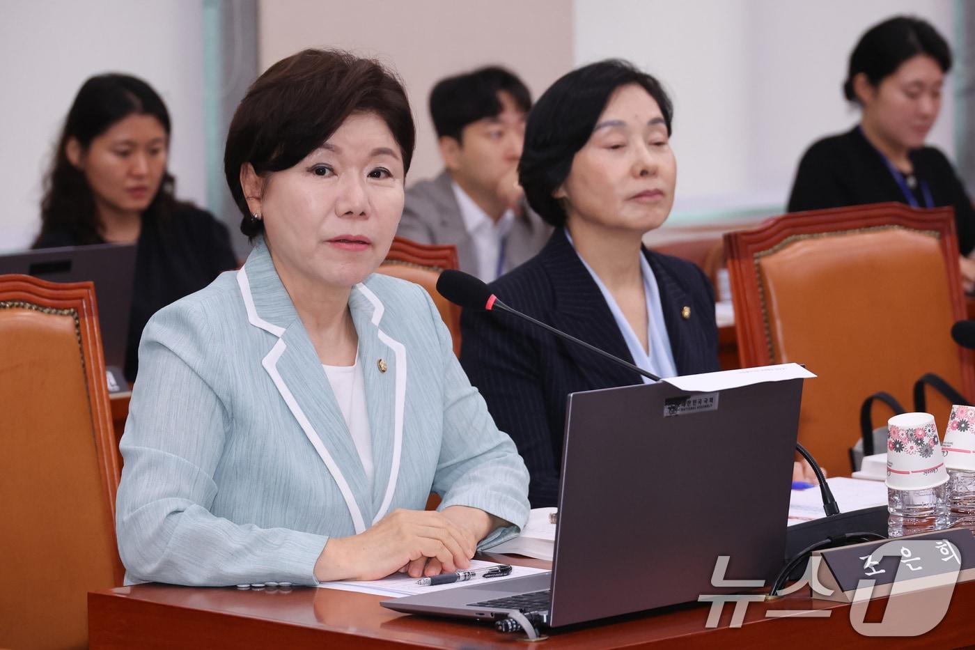 국회 여성가족위원회 조은희 국민의힘 간사가 4일 오전 서울 여의도 국회에서 열린 제426회국회&#40;임시회&#41; 제2차 전체회의에서 국무위원후보자&#40;여성가족부장관 강선우&#41; 인사청문회 증인 채택 관련 의사진행 발언을 하고 있다. 2025.7.4/뉴스1 ⓒ News1 안은나 기자