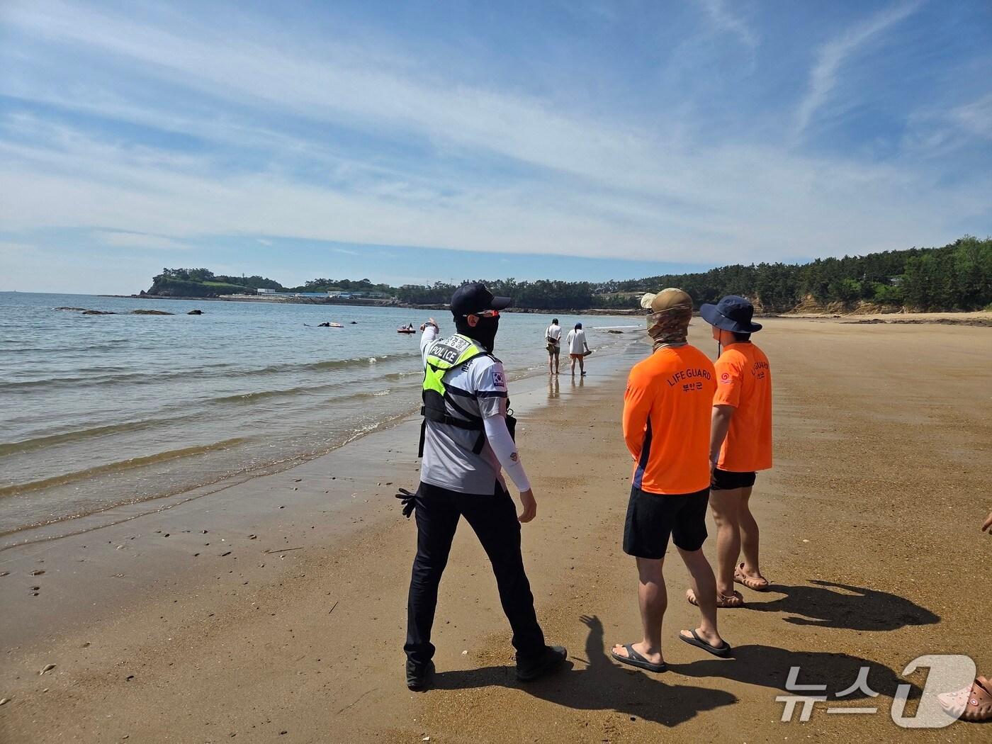 본문 이미지 - 부안해경이 8월 31일까지 여름철 물놀이 사고 예장을 위해 안전관리를 강화한다.&#40;부안해경 제공. 재판매 및 DB금지&#41;