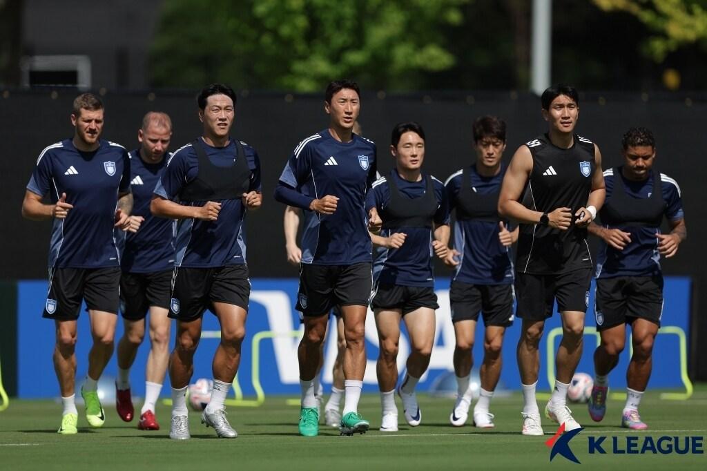 본문 이미지 - 훈련하는 울산 HD. &#40;한국프로축구연맹 제공&#41;