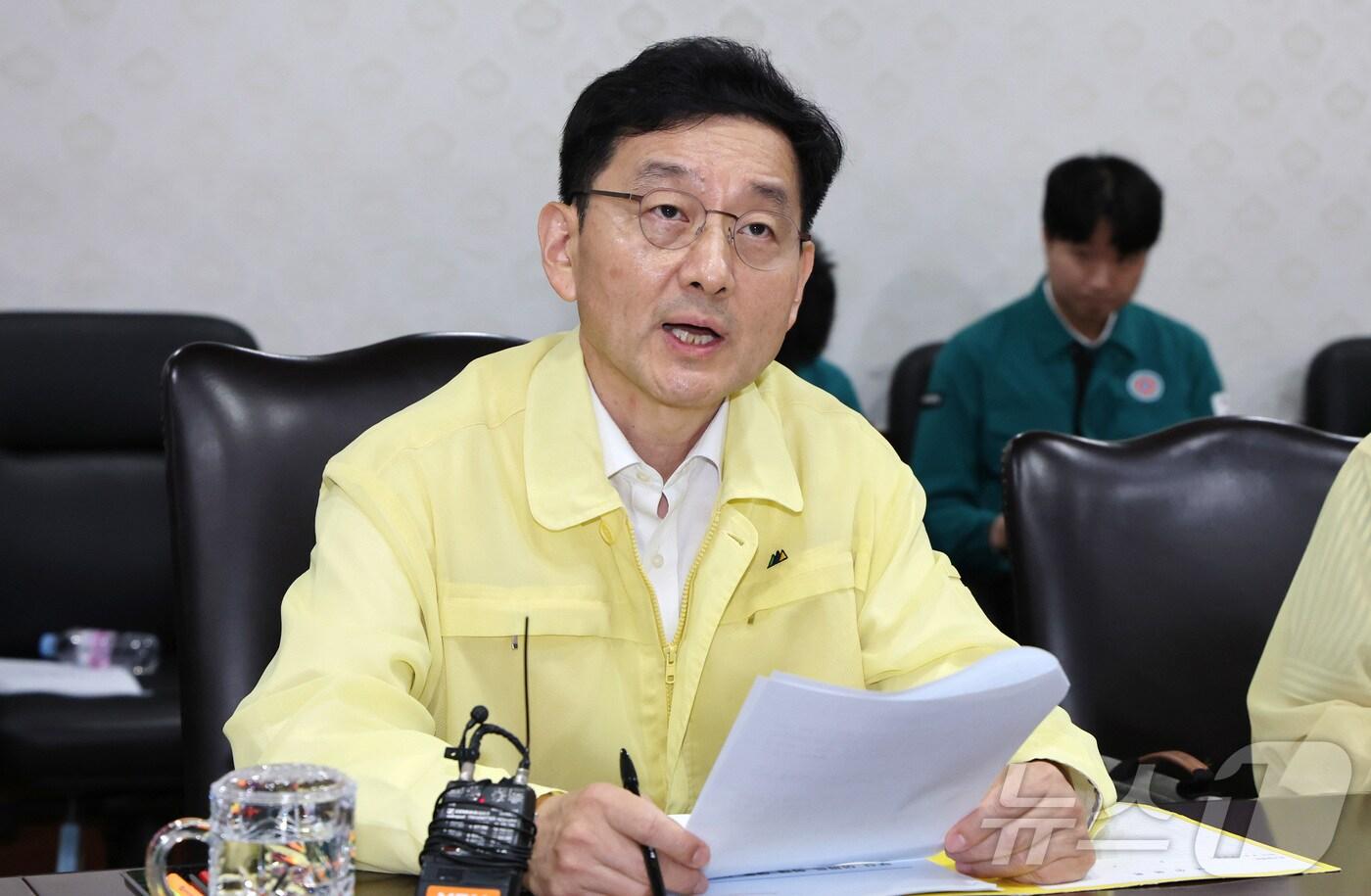 윤창렬 국무조정실장이 4일 오전 서울 종로구 정부서울청사에서 열린 부산 아파트 화재 아동 사망 관련 긴급 대책회의에서 발언을 하고 있다. 2025.7.4/뉴스1 ⓒ News1 임세영 기자