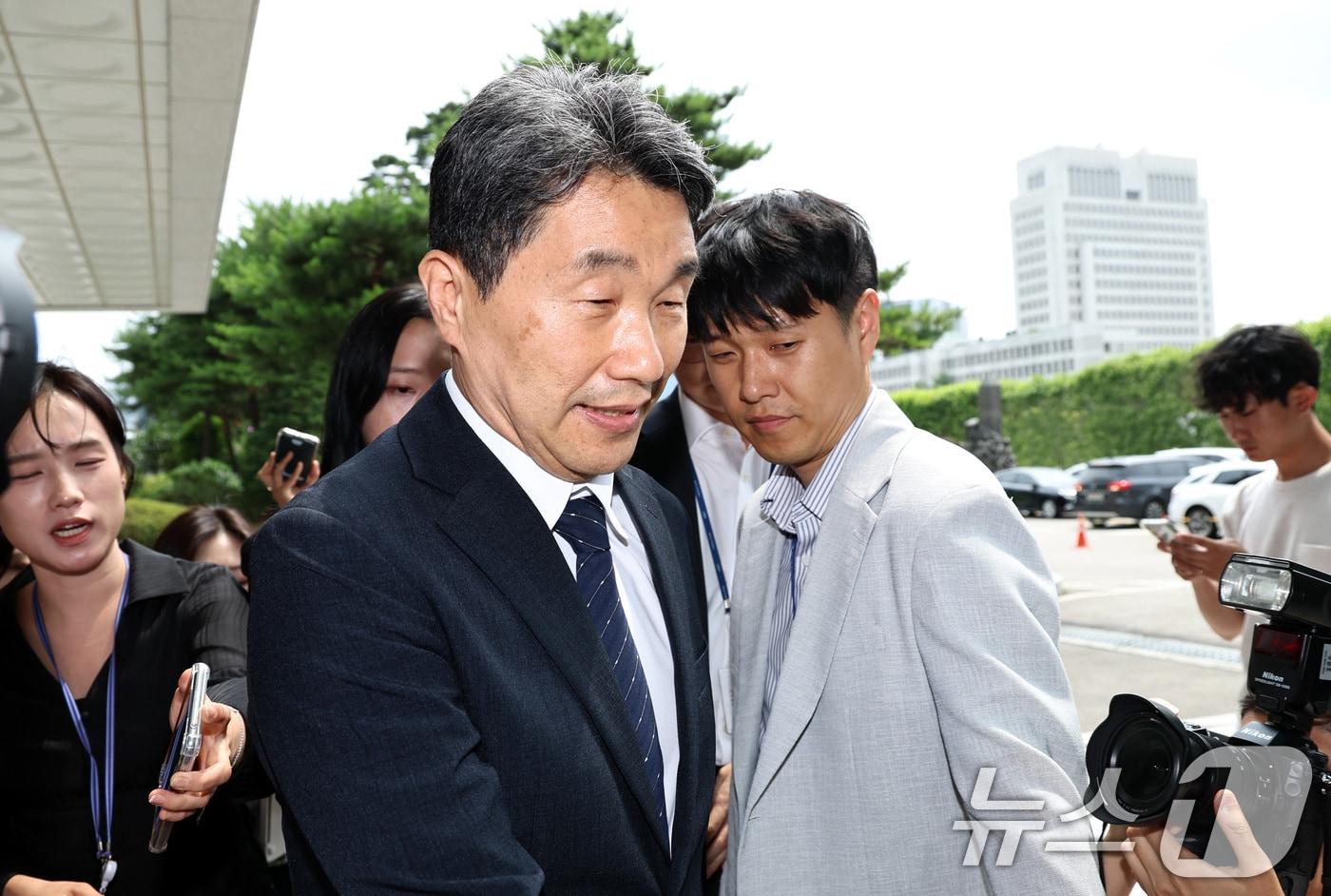 이주호 교육부 장관이 4일 오후 서울 서초구 서울고등검찰청에 마련된 내란특검에 출석하고 있다. 2025.7.4/뉴스1 ⓒ News1 구윤성 기자