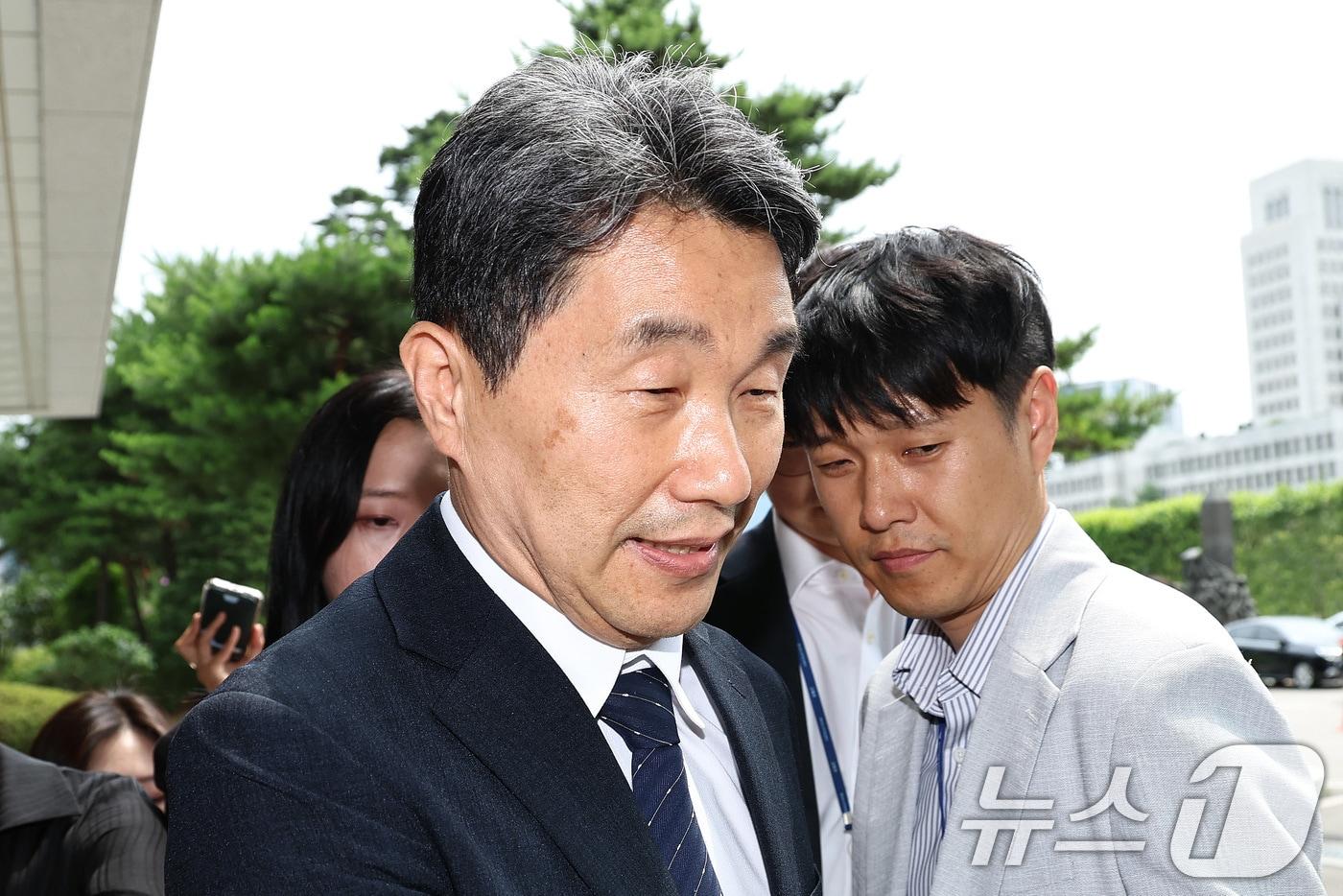 이주호 교육부 장관이 4일 오후 서울 서초구 서울고등검찰청에 마련된 내란특검에 출석하고 있다. 2025.7.4/뉴스1 ⓒ News1 구윤성 기자