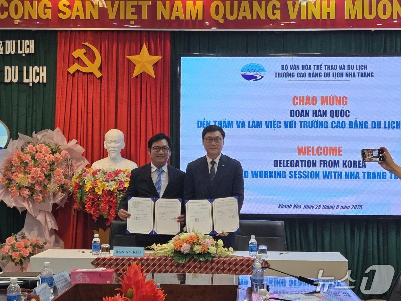 본문 이미지 - 전북문화관광재단이 베트남 현지 기관·기업과 업무협약을 체결했다.(재단 제공. 재판매 및 DB금지)