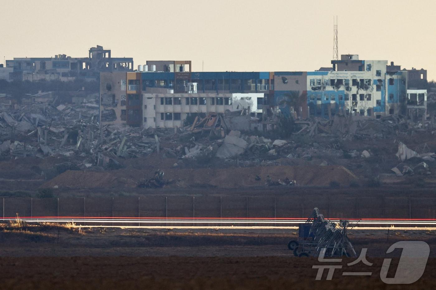 이스라엘 국경과 인접한 가자지구 지역에 여러 건물이 폭격으로 무너진 모습. <자료사진> 2025.07.03 ⓒ 로이터=뉴스1 ⓒ News1 김지완 기자