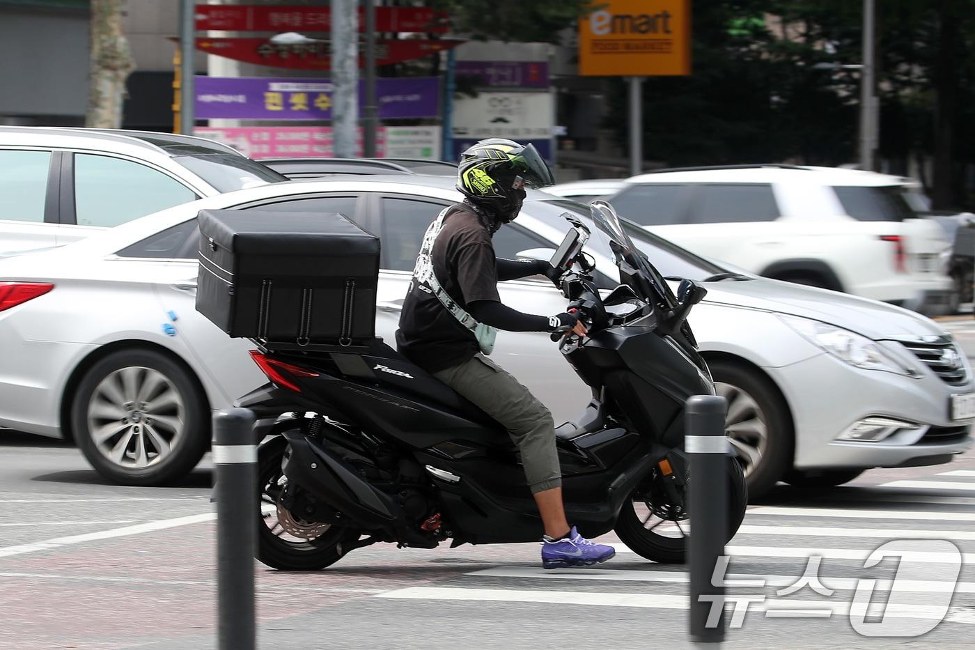 배달 라이더 모습.&#40;자료사진&#41; /뉴스1 ⓒ News1 공정식 기자