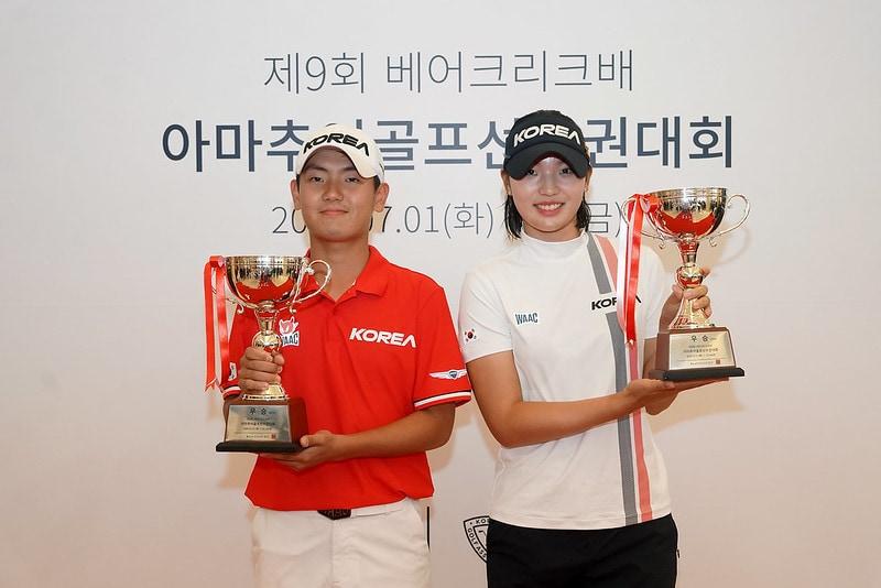 본문 이미지 - 베어크리크배 아마추어골프선수권대회 우승을 차지한 강승구(왼쪽)와 박서진. (대한골프협회 제공)