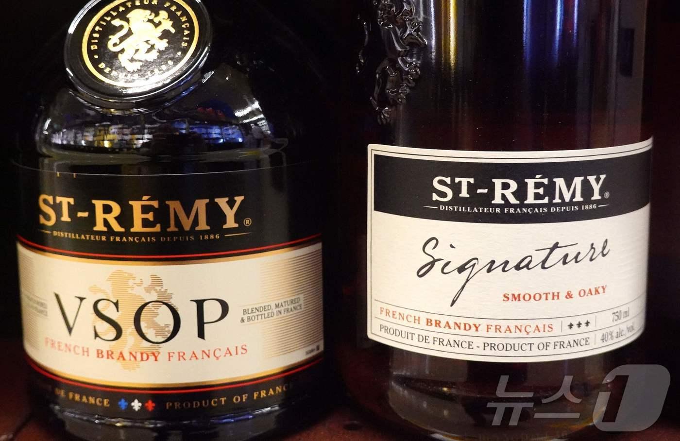 미국 캘리포니아의 한 주류 판매점에 놓인 프랑스산 브랜디들. ⓒ AFP=뉴스1