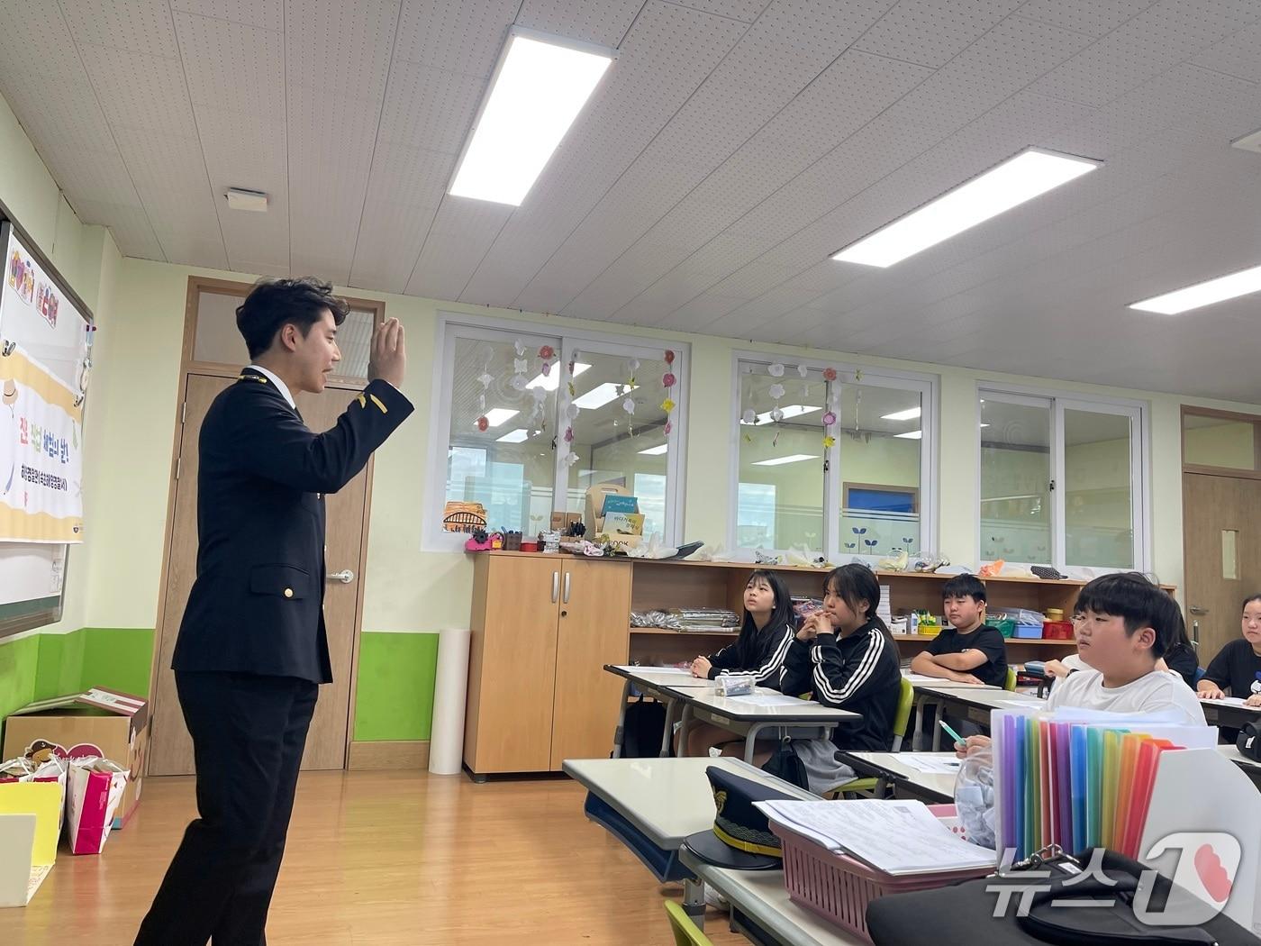 본문 이미지 - 속초해경, 청대초 6학년 학생 대상 진로특강