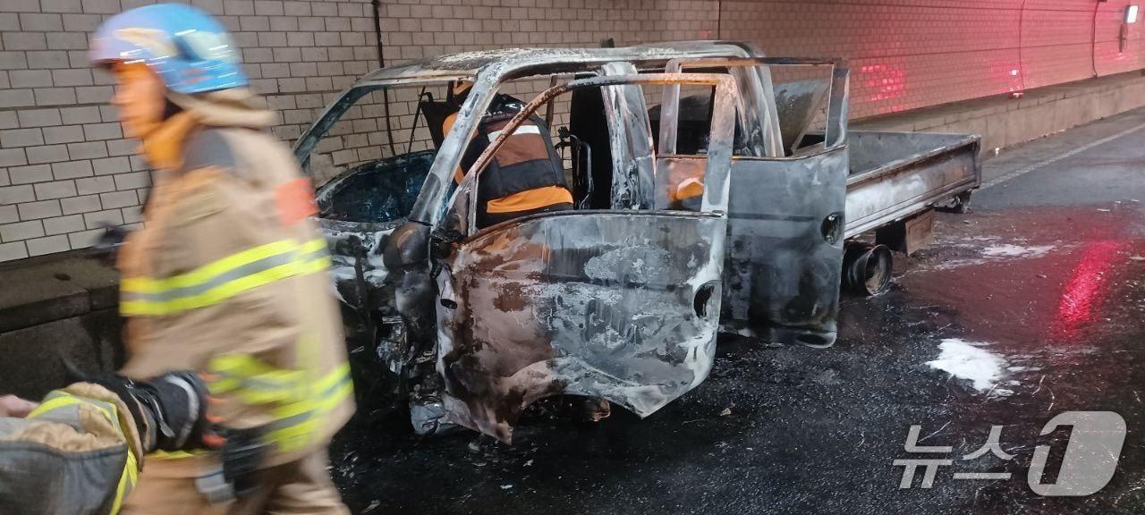 본문 이미지 - 화재 현장. &#40;경기도소방재난본부 제공. 재판매 및 DB 금지&#41; 2025.7.4/뉴스1
