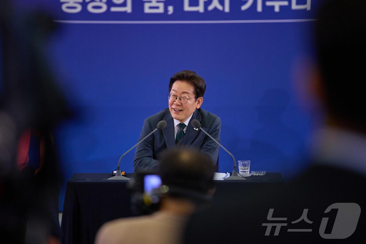 이재명 대통령이 4일 대전 유성구 대전컨벤션센터에서 열린 ‘충청에서 듣다, 충청 타운홀 미팅’에서 발언을 하고 있다. (대통령실 제공. 재판매 및 DB 금지) 2025.7.4/뉴스1 ⓒ News1 이재명 기자