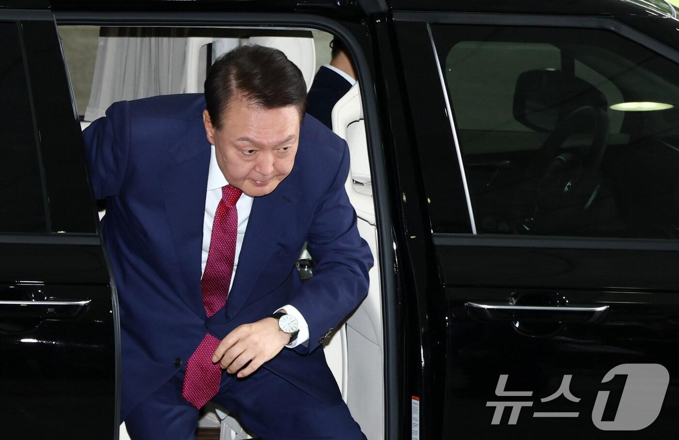 윤석열 전 대통령이 5일 오전 서초구 서울고등검찰청에 마련된 내란특검에서 2차 대면조사를 받기 위해 출석하고 있다. &#40;공동취재&#41; 2025.7.5/뉴스1 ⓒ News1 구윤성 기자