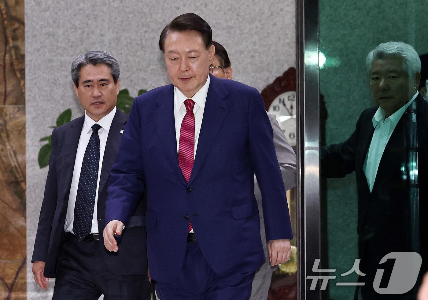 윤석열 전 대통령이 5일 오후 서초구 서울고등검찰청에서 내란특검 2차 대면조사를 받은 뒤 청사를 나서고 있다. 2025.7.6/뉴스1 ⓒ News1 구윤성 기자