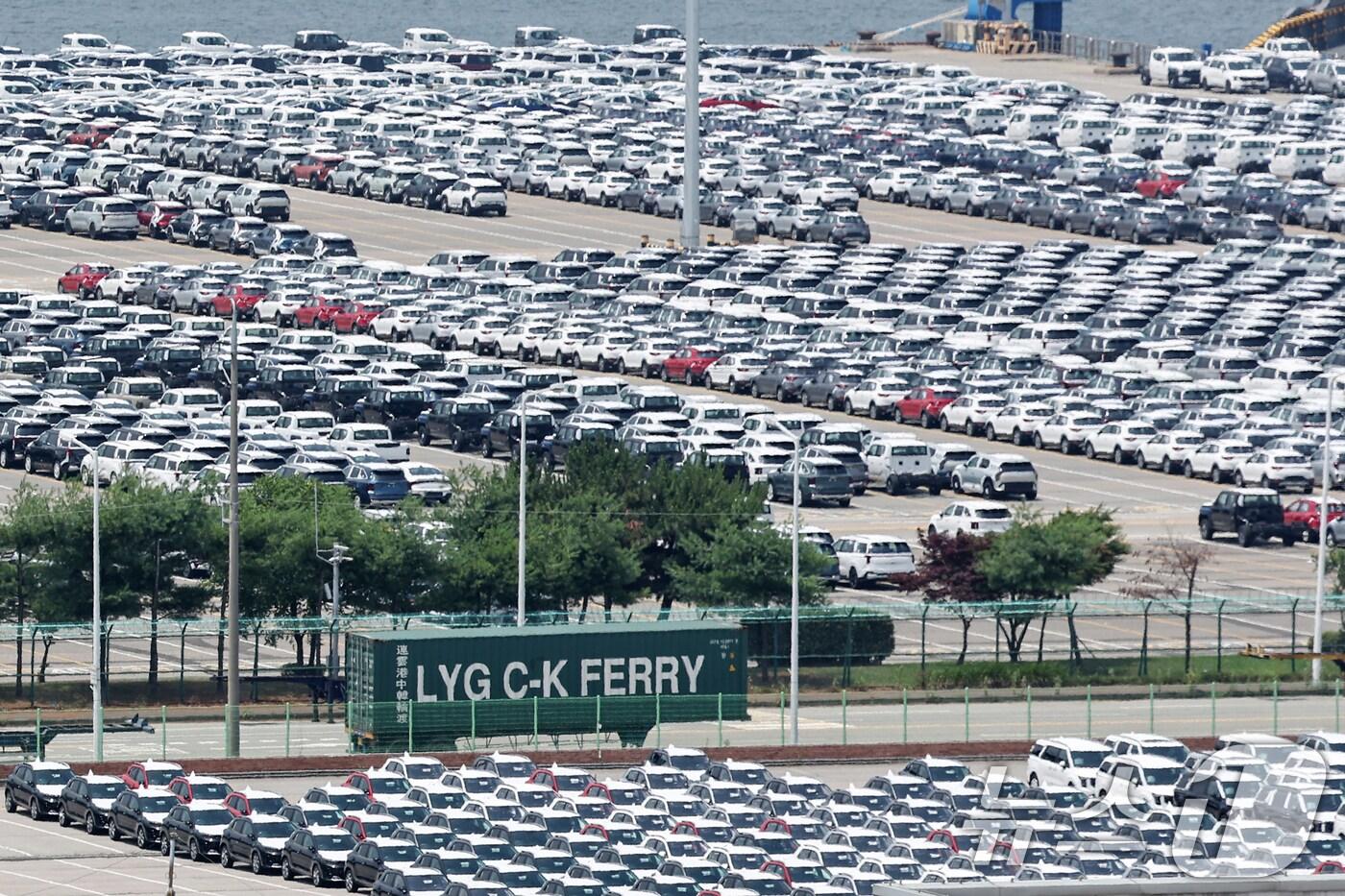 경기 평택시 포승읍 평택항 야적장에 수출용 차량들이 주차돼 있다. 2025.7.6/뉴스1 ⓒ News1 민경석 기자