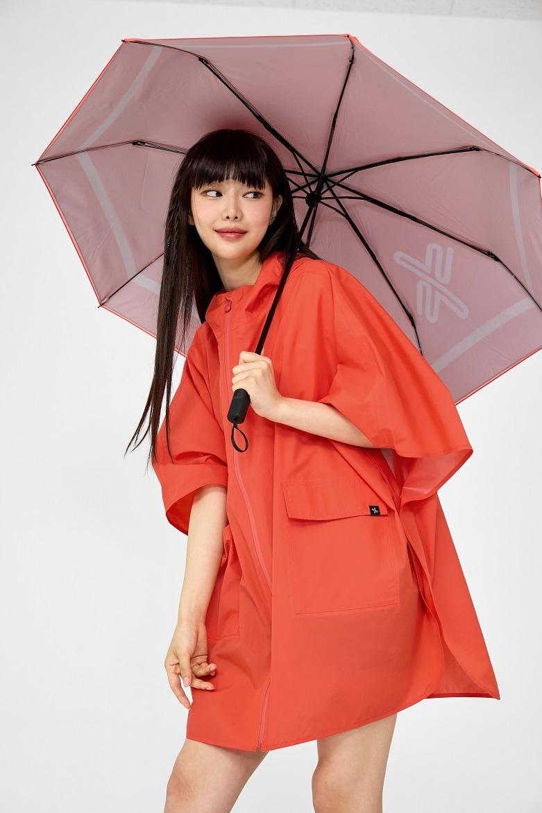 본문 이미지 - 장마철을 맞아 젝시믹스의 레인템 6월 판매량이 전년비 128%증가했다(젝시믹스제공)