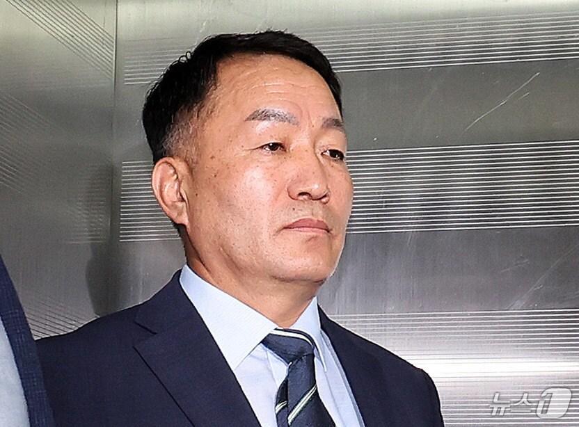 본문 이미지 - 김계환 전 해병대사령관이 7일 서울 서초구 순직해병 특검 사무실에 조사를 받기위해 출석하고 있다. 김 전 사령관은 지난 2023년 7월 채상병 사고를 수사한 당시 박정훈 전 해병대 수사단장&#40;대령&#41;에게 수사 외압을 가한 의혹을 받고 있다. 2025.7.7/뉴스1 ⓒ News1 박지혜 기자