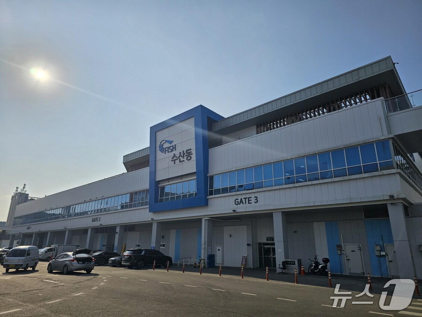 본문 이미지 - 경기 수원시 농수산물도매시장 수산동 전경. (수원시 제공. 재판매 및 DB 금지) 2025.7.7/뉴스1