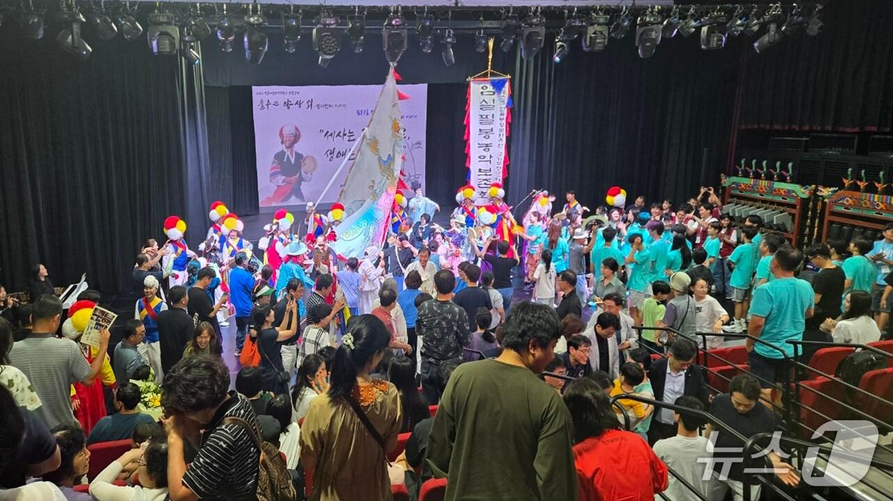 본문 이미지 - 전북 임실군 필봉농악보존회가 주관하는 전통예술 지역브랜드 상설 공연이 필봉문화촌 대동관에서 개막했다.&#40;임실군제공. 재판매 및 DB금지&#41;2025.7.7/뉴스1