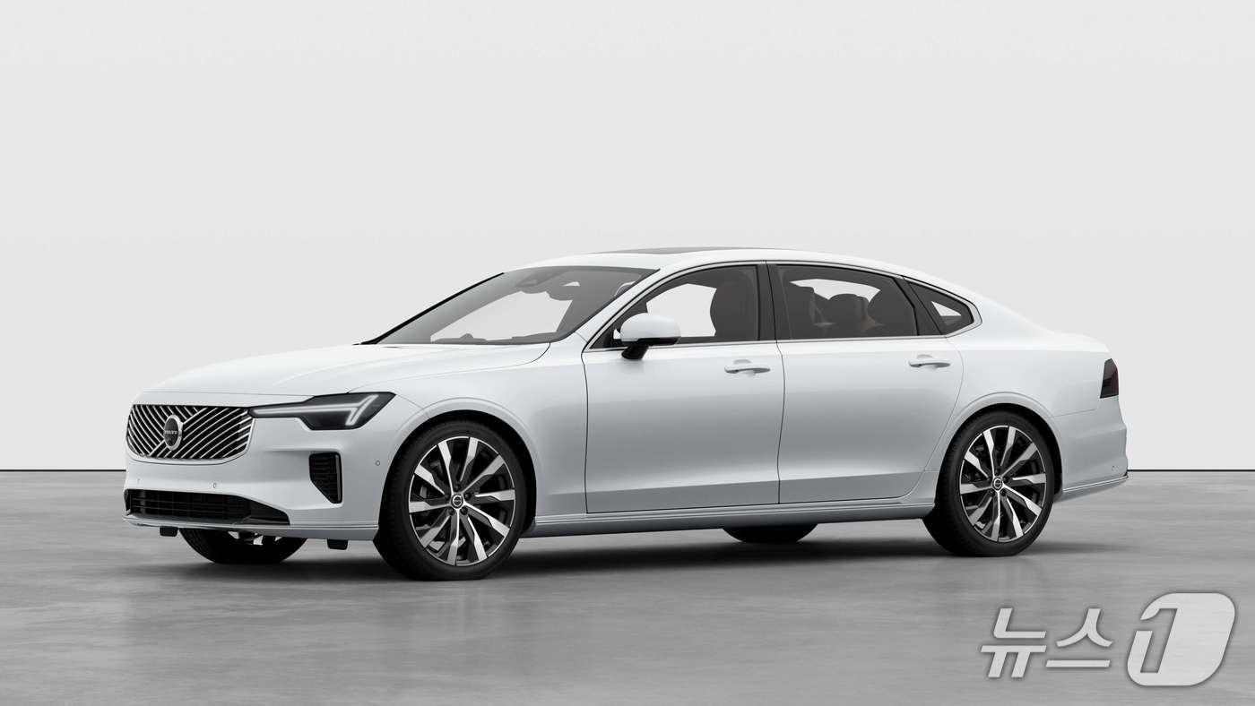 본문 이미지 - 볼보자동차의 플래그십 세단 'S90'.(볼보 제공) 